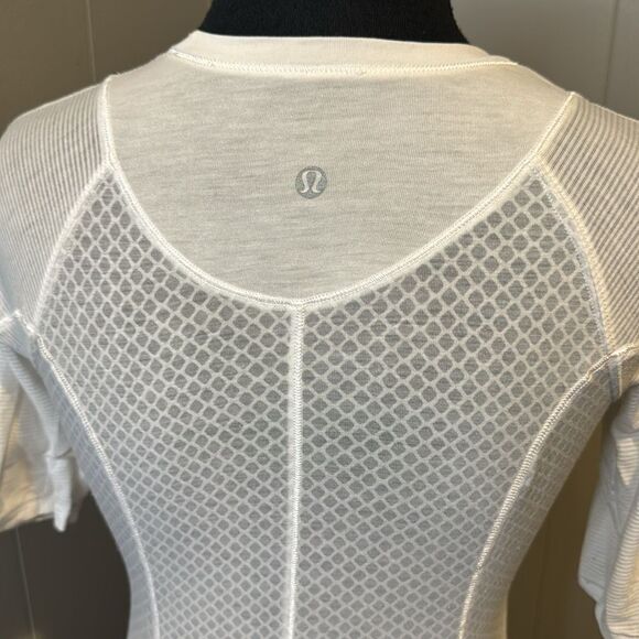 Lululemon white blocked stripes/diamond/solid patterns short sleeve tee. - Picture 4 of 5